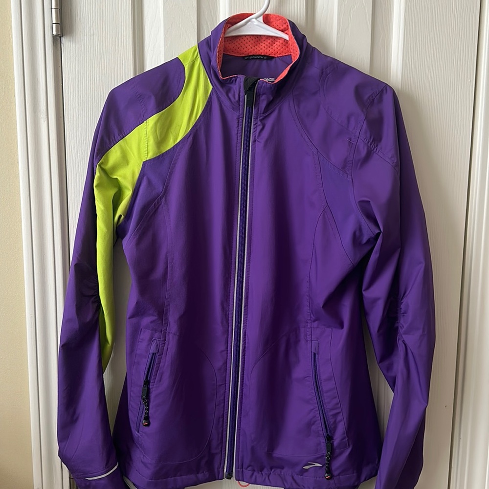 Brooks women’s waterproof light weight running jacket